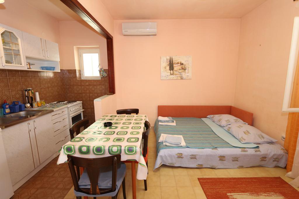 Apartments Antoneta Makarska Exterior photo