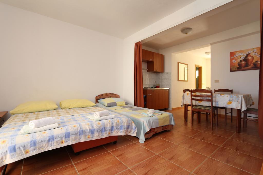 Apartments Antoneta Makarska Exterior photo