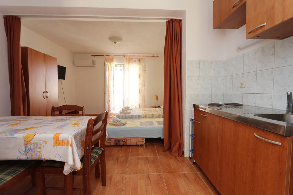 Apartments Antoneta Makarska Exterior photo