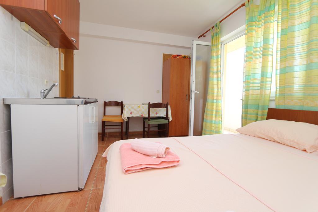 Apartments Antoneta Makarska Exterior photo