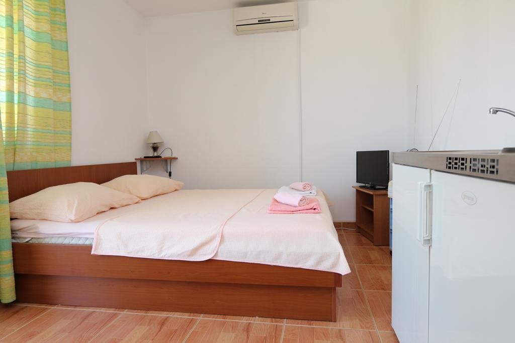 Apartments Antoneta Makarska Exterior photo