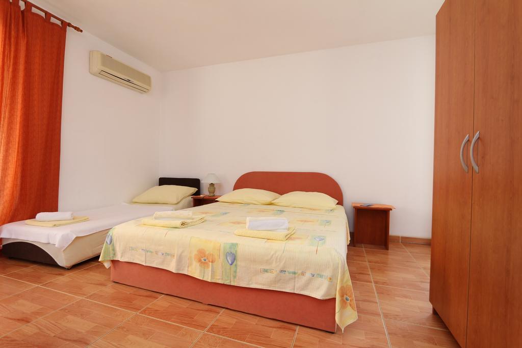 Apartments Antoneta Makarska Exterior photo